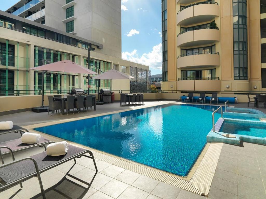 2 Bed 2 Bath Apartment In Braddon, Canberra - Pool, Gym And Free Parking Buitenkant foto